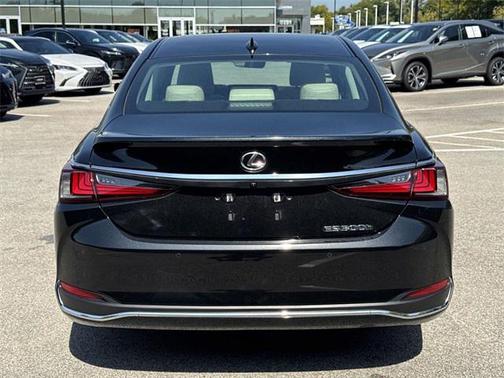 2025 Lexus ES 300h Base