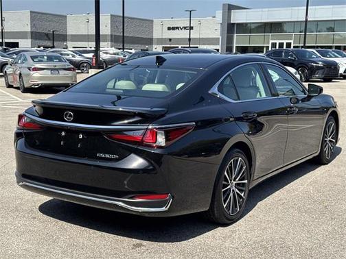 2025 Lexus ES 300h Base