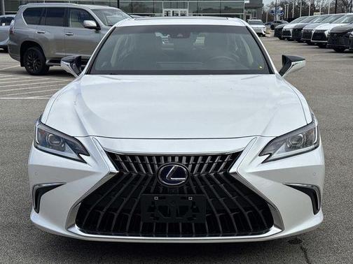 Eminent White Pearl 2022 Lexus ES 300h Luxury