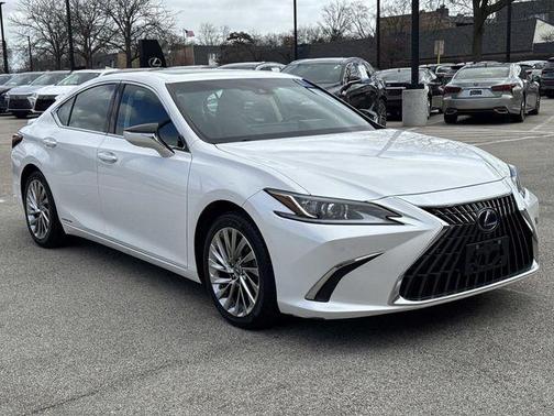 Eminent White Pearl 2022 Lexus ES 300h Luxury