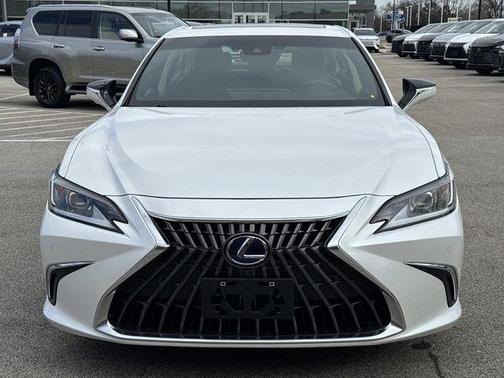 Eminent White Pearl 2022 Lexus ES 300h Luxury