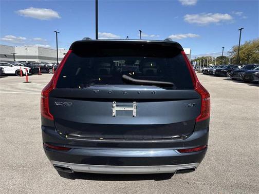 2019 Volvo XC90 T6 Momentum