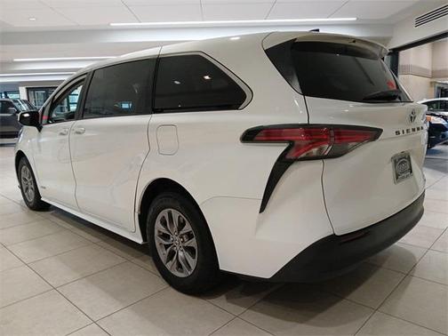 2021 Toyota Sienna LE