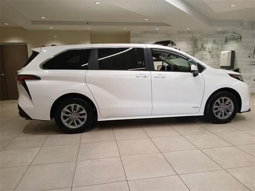 2021 Toyota Sienna LE