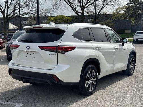 Blizzard Pearl 2020 Toyota Highlander Hybrid XLE