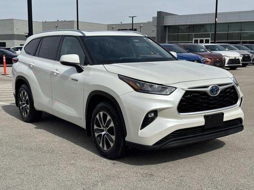 Blizzard Pearl 2020 Toyota Highlander Hybrid XLE