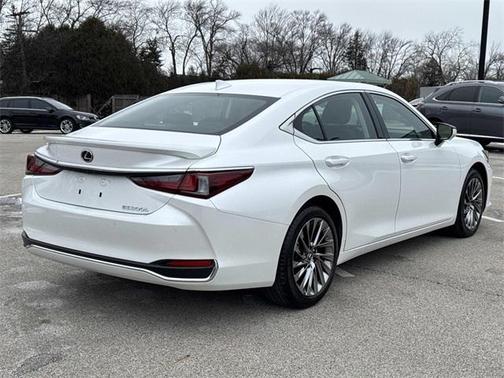 2025 Lexus ES 300h Luxury