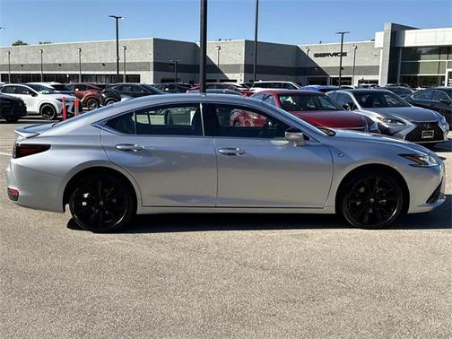 2023 Lexus ES 300h F SPORT Handling