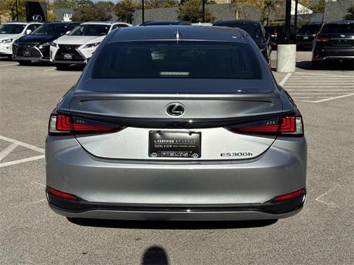 2023 Lexus ES 300h F SPORT Handling