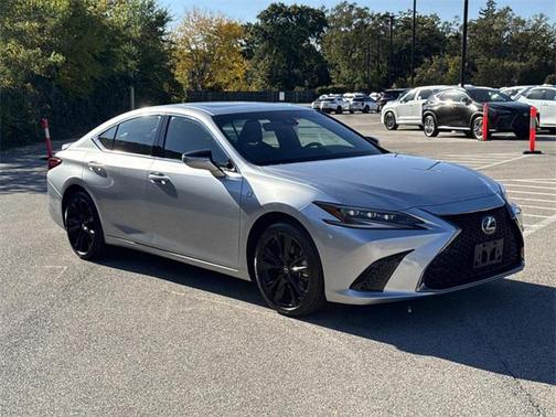 2023 Lexus ES 300h F SPORT Handling