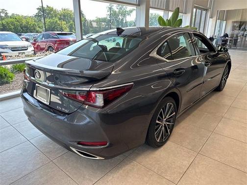 2023 Lexus ES 350 Base