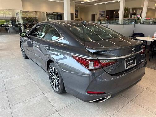 2023 Lexus ES 350 Base
