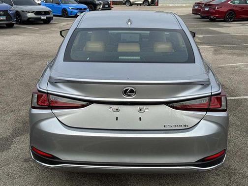 2025 Lexus ES 300h Luxury