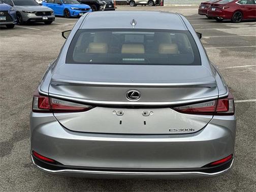 2025 Lexus ES 300h Luxury