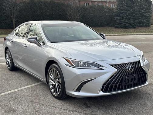 2025 Lexus ES 300h Luxury