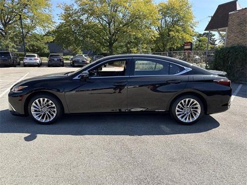 2022 Lexus ES 300h Luxury