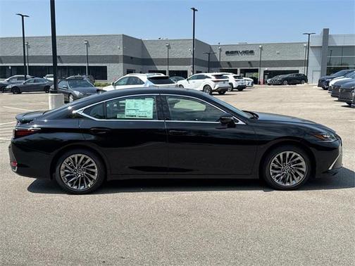 2025 Lexus ES 300h Ultra Luxury