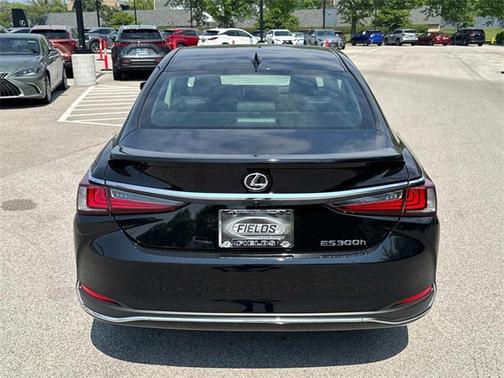 2025 Lexus ES 300h Ultra Luxury