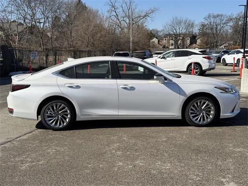 2021 Lexus ES 300h Luxury