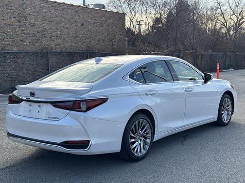 2021 Lexus ES 300h Luxury