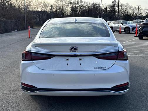 2021 Lexus ES 300h Luxury