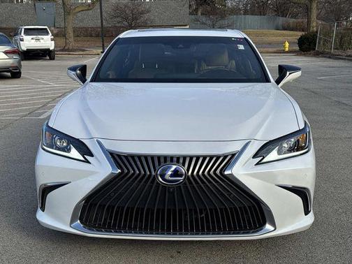 2021 Lexus ES 300h Luxury