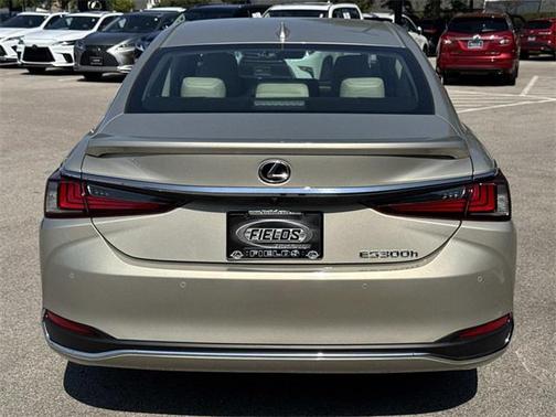 2025 Lexus ES 300h Luxury