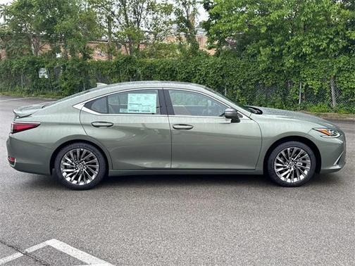 2025 Lexus ES 300h Luxury