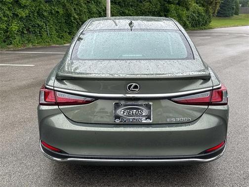 2025 Lexus ES 300h Luxury