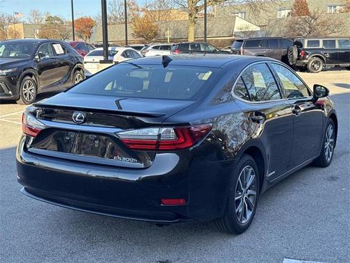 2016 Lexus ES 300h Base