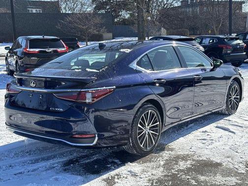 2025 Lexus ES 300h Base