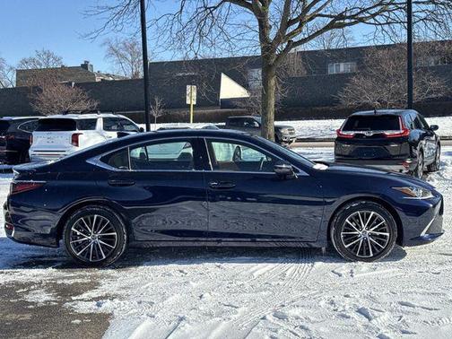 2025 Lexus ES 300h Base