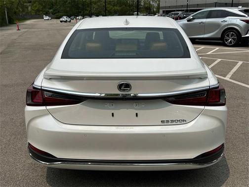 2025 Lexus ES 300h Base