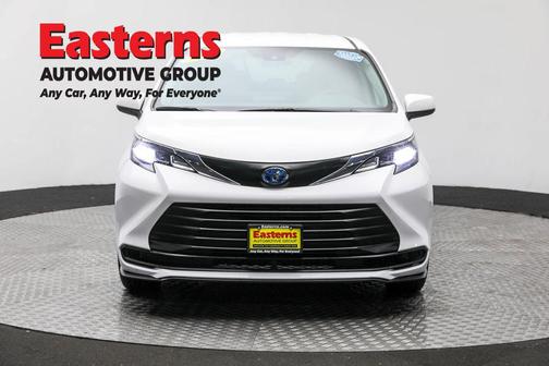 2024 Toyota Sienna LE