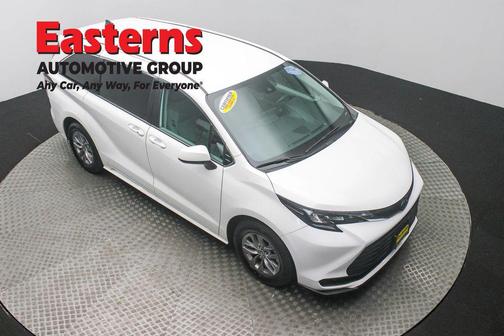 2024 Toyota Sienna LE