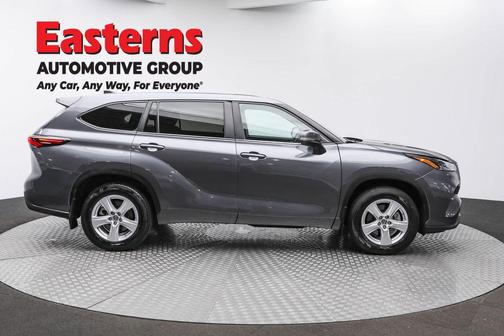 Magnetic Gray Metallic 2024 Toyota Highlander LE