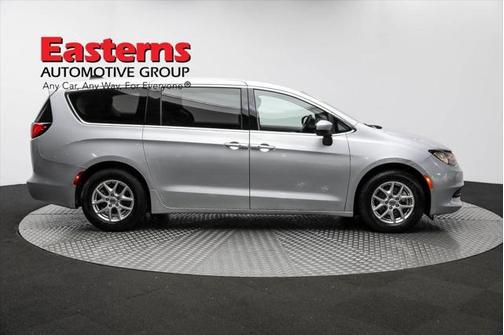 2022 Chrysler Voyager LX