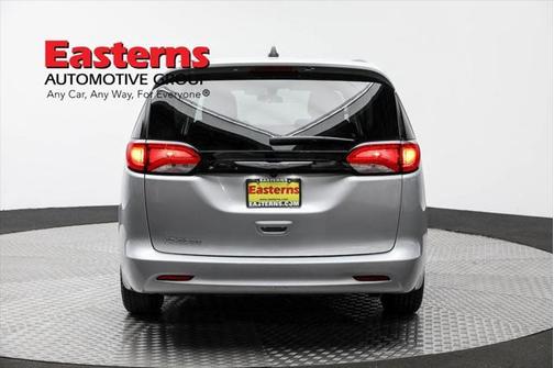 2022 Chrysler Voyager LX