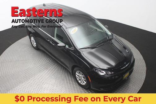 Brilliant Black Crystal Pearlcoat 2024 Chrysler Voyager LX