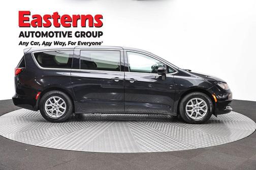 Brilliant Black Crystal Pearlcoat 2024 Chrysler Voyager LX