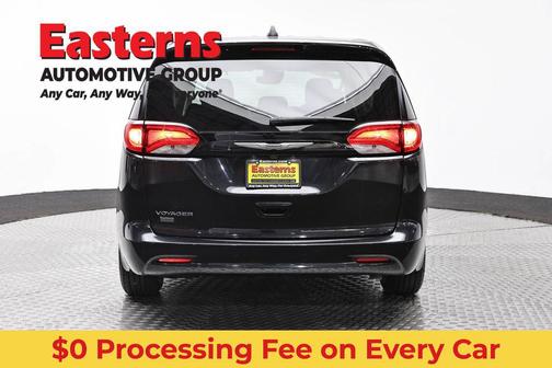 Brilliant Black Crystal Pearlcoat 2024 Chrysler Voyager LX