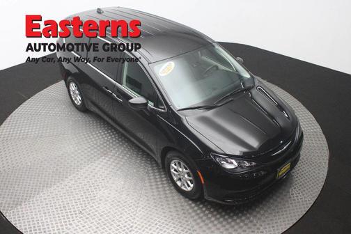 Brilliant Black Crystal Pearlcoat 2024 Chrysler Voyager LX