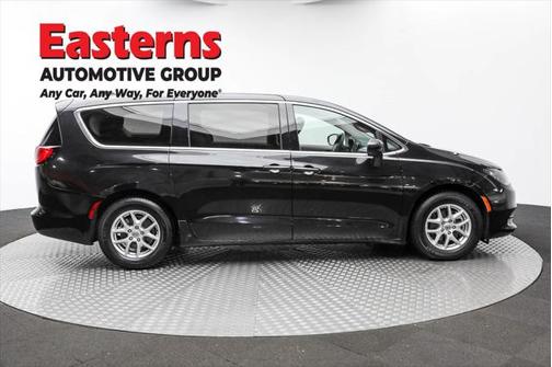 2022 Chrysler Voyager LX