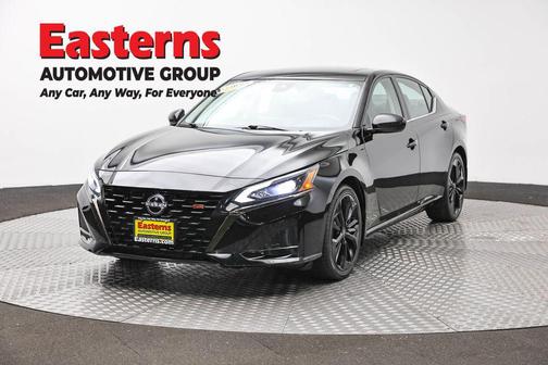Super Black 2023 Nissan Altima SR FWD
