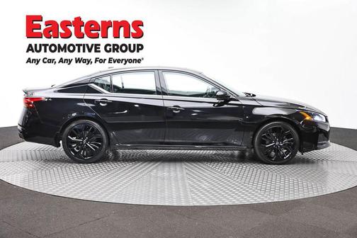 Super Black 2023 Nissan Altima SR FWD