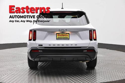 Glacial White Pearl 2022 Kia Sorento LX