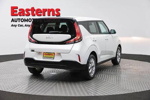 Snow White Pearl 2024 Kia Soul LX
