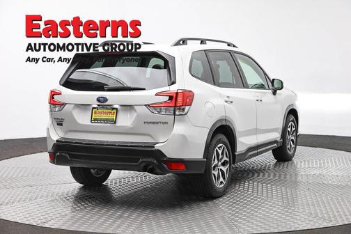 Crystal White Pearl 2022 Subaru Forester Premium