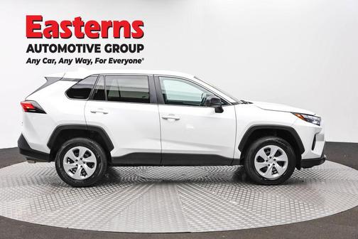 Ice Cap 2024 Toyota RAV4 LE