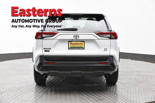 Ice Cap 2024 Toyota RAV4 LE